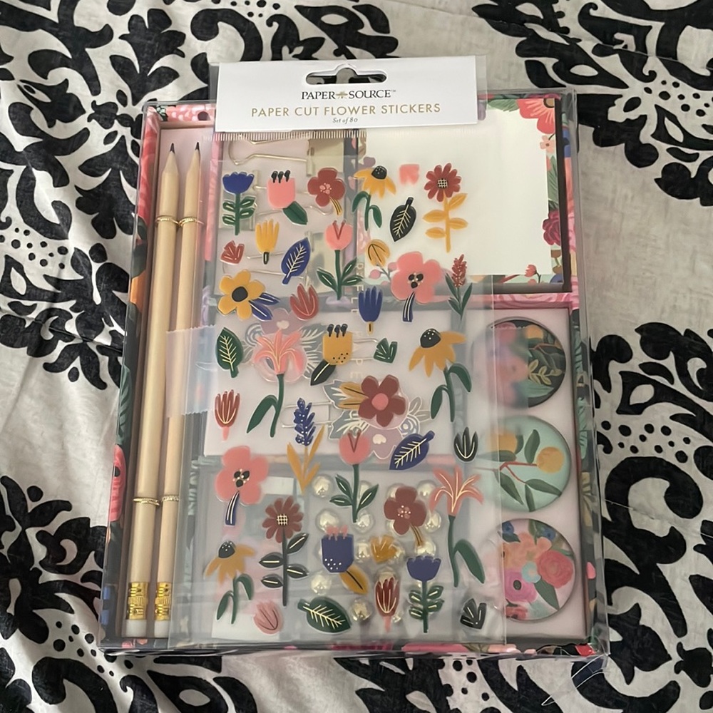 Floral stationary